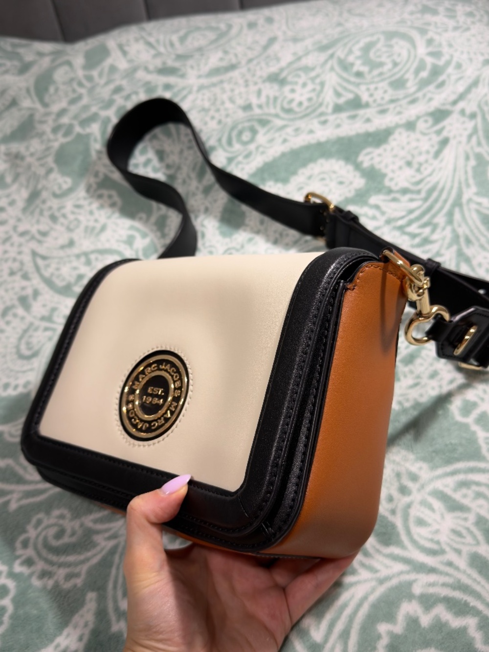 Marc Jacobs Crossbody Bag โ Beige & Black โ Like New